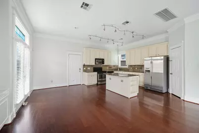 2111 Beall Street, Houston, TX 77008 - Photo 13