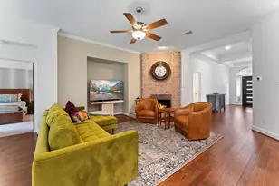 23 S Manorcliff Pl, The Woodlands, TX 77382 - Photo 9