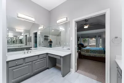 23 S Manorcliff Place, The Woodlands, TX 77382 - Photo 31