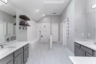 23 S Manorcliff Place, The Woodlands, TX 77382 - Photo 33