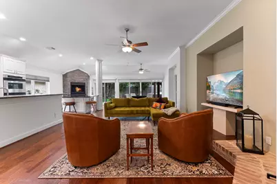23 S Manorcliff Place, The Woodlands, TX 77382 - Photo 13
