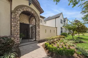 422 Faust Ln, Houston, TX 77024 - Photo 3