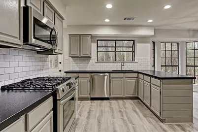 2 Eagle Rock Place, The Woodlands, TX 77381 - Photo 7