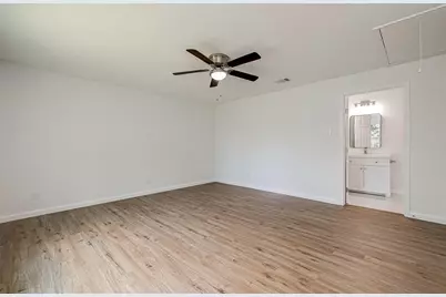 4702 Majestic Street, Houston, TX 77026 - Photo 9