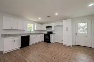 4702 Majestic St, Houston, TX 77026 - Photo 7