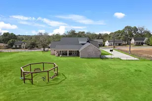 1205 N Ave G, Shiner, TX 77984 - Photo 45