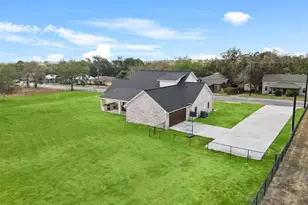 1205 N Ave G, Shiner, TX 77984 - Photo 37