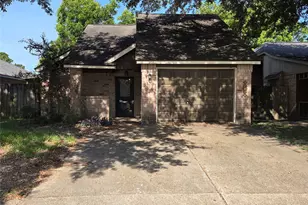 802 Hartman Dr, Baytown, TX 77521 - Photo 1