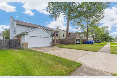 10110 Red Wolf Lane, Houston, TX 77064 - Photo 3