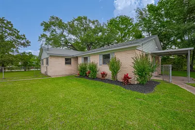 111 N 11th Street, Highlands, TX 77562 - Photo 3