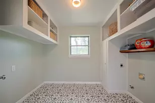 111 N 11th St, Highlands, TX 77562 - Photo 17