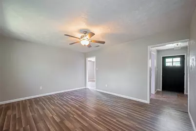 111 N 11th Street, Highlands, TX 77562 - Photo 9