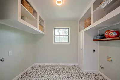 111 N 11th Street, Highlands, TX 77562 - Photo 17
