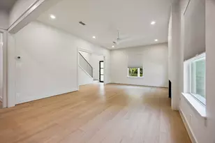 129 E 13th St, Houston, TX 77008 - Photo 9