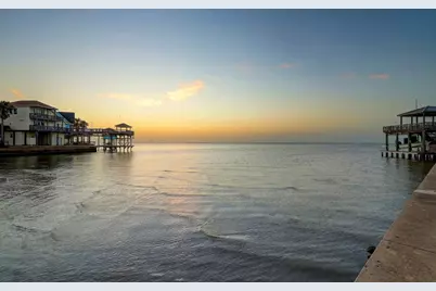 22621 Bay Point Drive, Galveston, TX 77554 - Photo 39