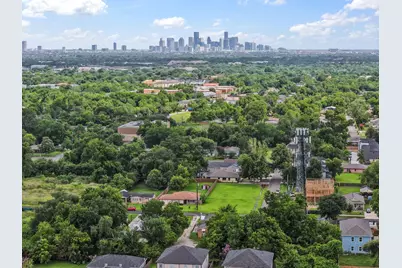 5026 Clover Street, Houston, TX 77033 - Photo 11