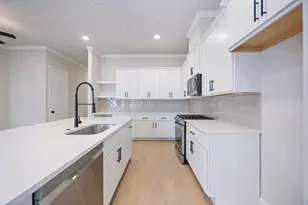 222 E 27th St, Houston, TX 77008 - Photo 3