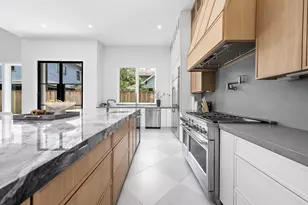408 W 30th St, Houston, TX 77018 - Photo 11