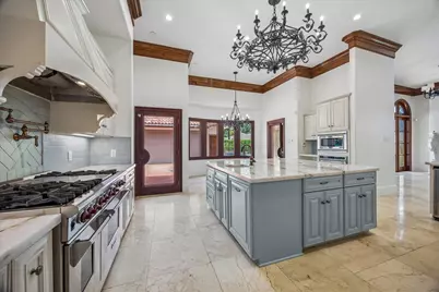 8448 Westview Drive, Houston, TX 77055 - Photo 15