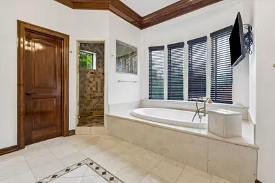 8448 Westview Drive, Houston, TX 77055 - Photo 27