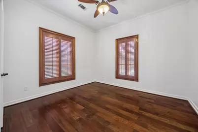 8448 Westview Drive, Houston, TX 77055 - Photo 31