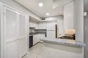 10811 Richmond Ave, Houston, TX 77042 - Photo 13
