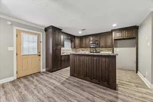 601 W Cleveland St, Baytown, TX 77520 - Photo 11