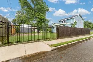 601 W Cleveland St, Baytown, TX 77520 - Photo 35