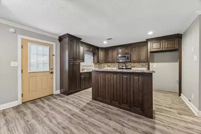 601 W Cleveland Street, Baytown, TX 77520 - Photo 9