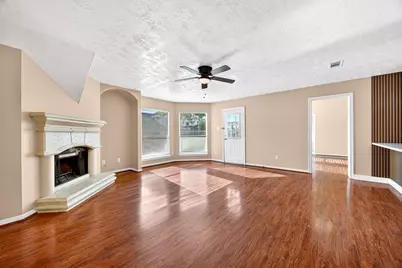 15014 Middle Oaks Boulevard, Houston, TX 77082 - Photo 11