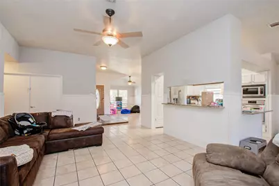 5010 Village Springs Drive, Houston, TX 77339 - Photo 7