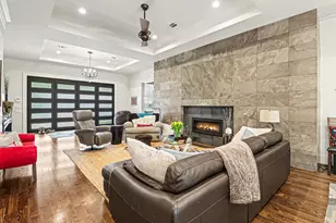 9507 Meadowglen Ln, Houston, TX 77063 - Photo 5