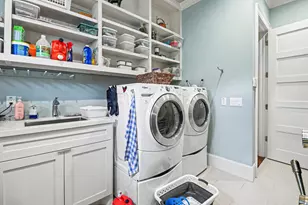 9507 Meadowglen Ln, Houston, TX 77063 - Photo 23