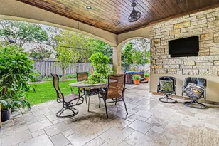 9507 Meadowglen Ln, Houston, TX 77063 - Photo 29