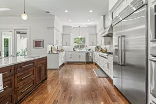 9507 Meadowglen Ln, Houston, TX 77063 - Photo 11