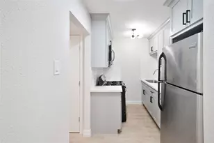 2703 Mason St, Houston, TX 77006 - Photo 9