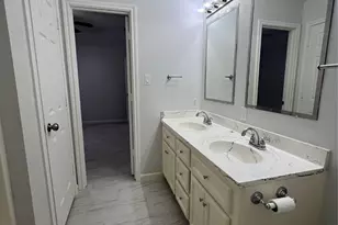 4529 Galesburg St St, Houston, TX 77051 - Photo 5