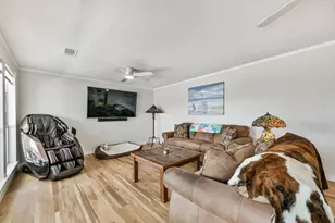 1126 Redfish St, Bayou Vista, TX 77563 - Photo 9