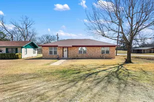 1407 W 6th St, Caldwell, TX 77836 - Photo 1