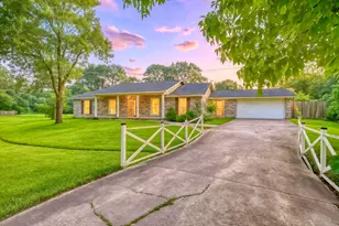 204 Edgewood St, Baytown, TX 77520 - Photo 1