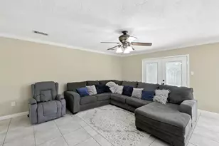 204 Edgewood St, Baytown, TX 77520 - Photo 15