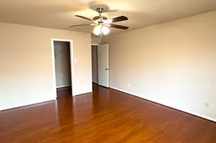 9800 Pagewood Ln, Houston, TX 77042 - Photo 15