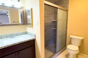 9800 Pagewood Ln, Houston, TX 77042 - Photo 17