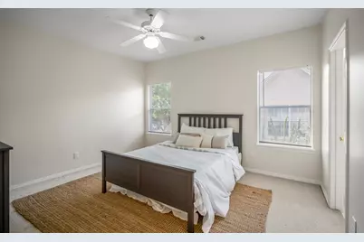 863 Plainwood Drive, Houston, TX 77079 - Photo 35