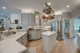 8792 Sunset Heights Ln, Conroe, TX 77302 - Photo 9