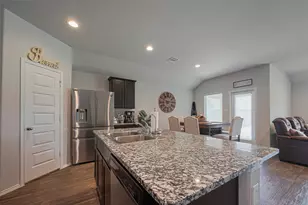 3923 Hawaiian Ct, Baytown, TX 77521 - Photo 11