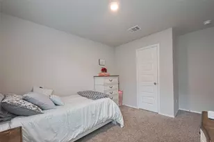 3923 Hawaiian Ct, Baytown, TX 77521 - Photo 23