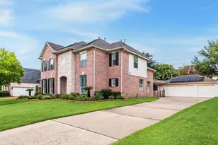 1611 Hill Spring Dr, Sugar Land, TX 77479 - Photo 3