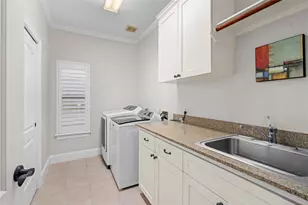 4440 Betty St, Bellaire, TX 77401 - Photo 37