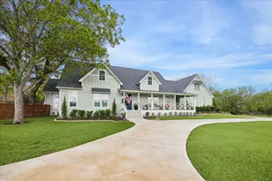 859 E Glenn St, Bellville, TX 77418 - Photo 1